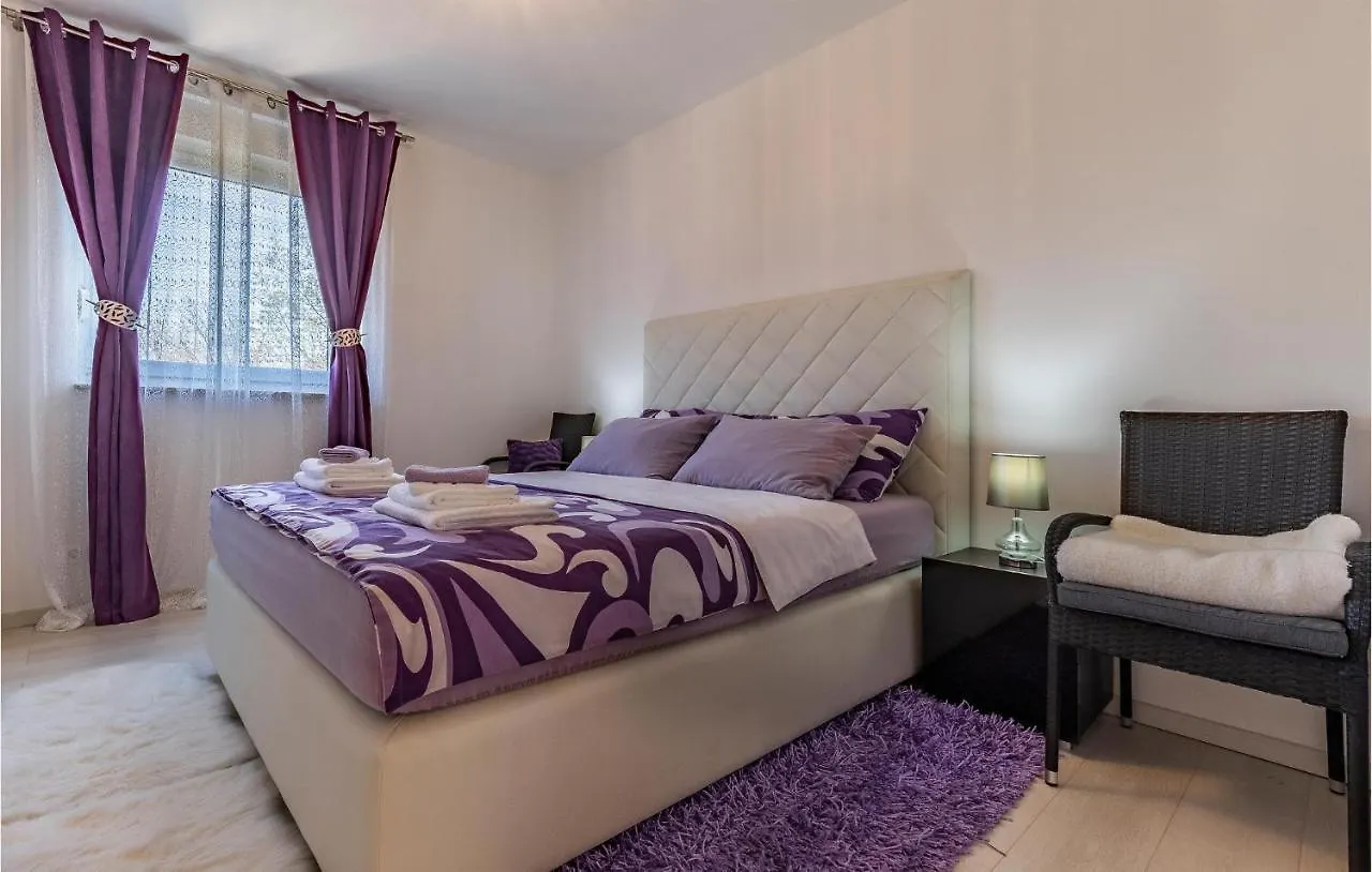 Cozy Apartment In Liznjan With Wifi